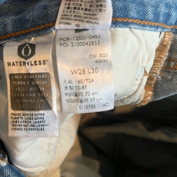 Levi’s Woman 501 Jeans - Picture 7 of 8